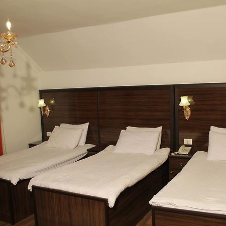 Hotel Adria Prisztina Zewnętrze zdjęcie