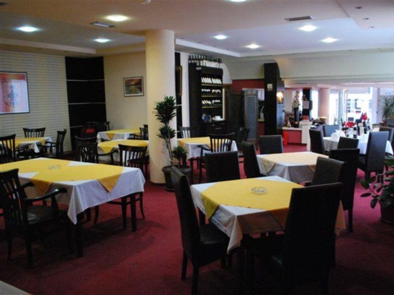 Hotel Adria Prisztina Zewnętrze zdjęcie