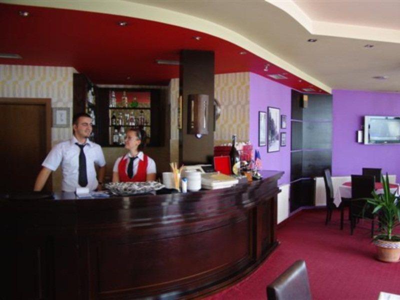 Hotel Adria Prisztina Zewnętrze zdjęcie