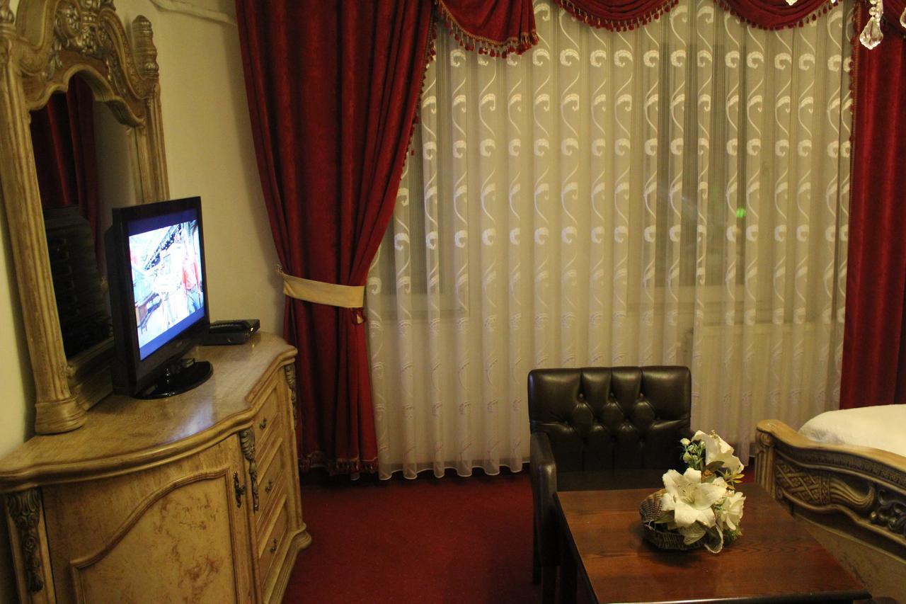 Hotel Adria Prisztina Zewnętrze zdjęcie