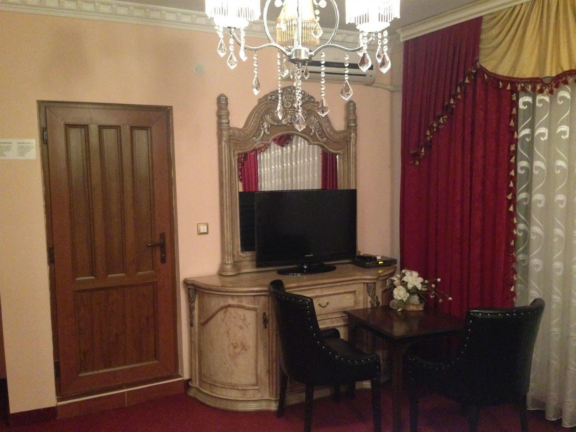 Hotel Adria Prisztina Zewnętrze zdjęcie