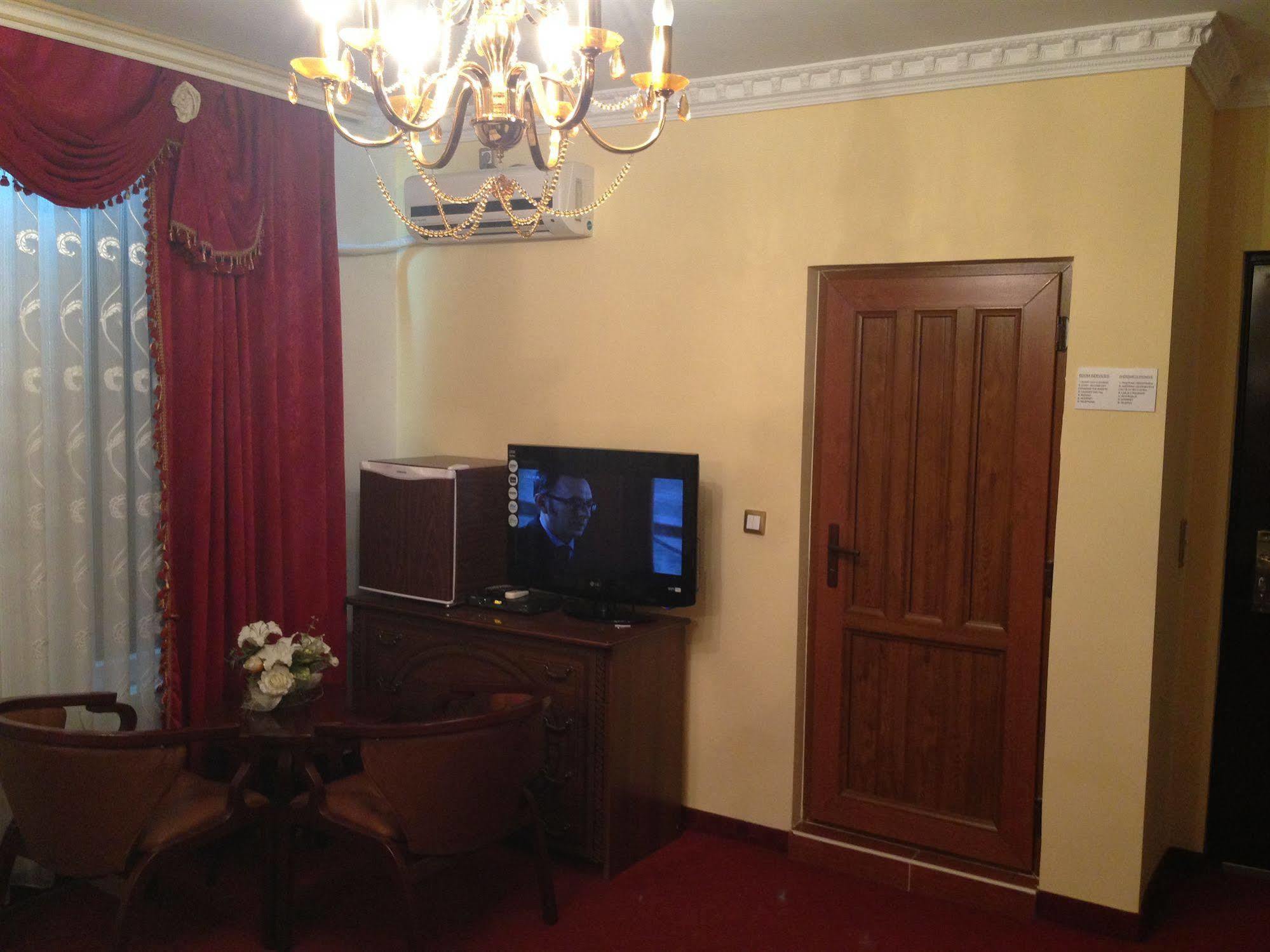 Hotel Adria Prisztina Zewnętrze zdjęcie