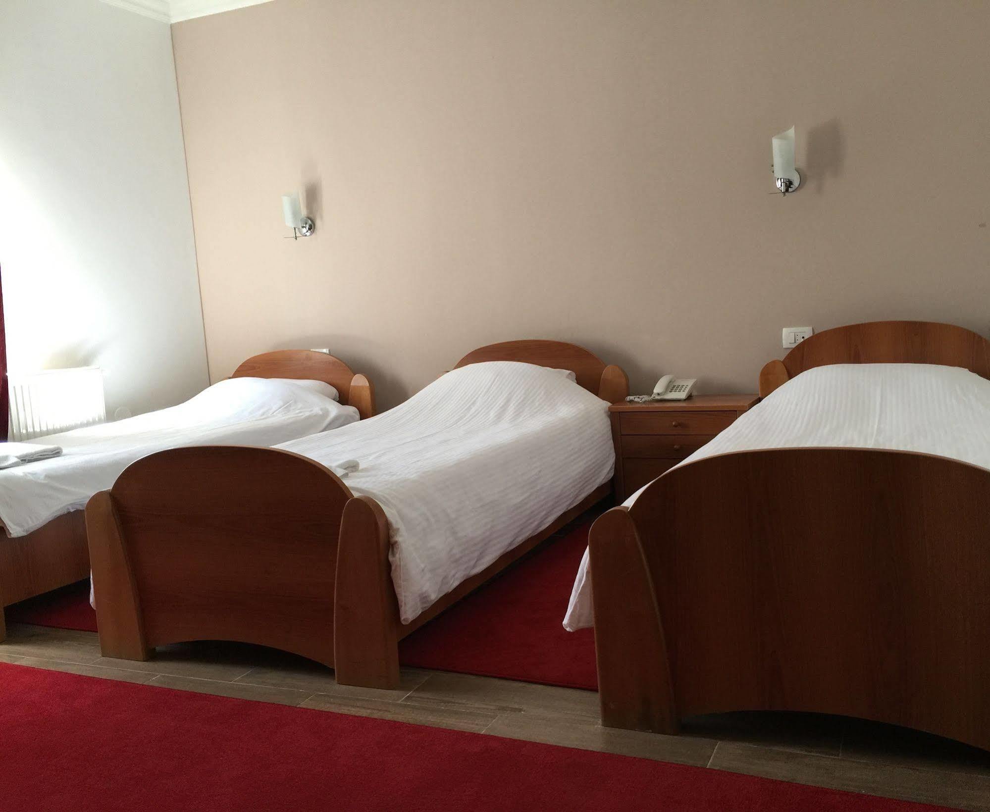 Hotel Adria Prisztina Zewnętrze zdjęcie
