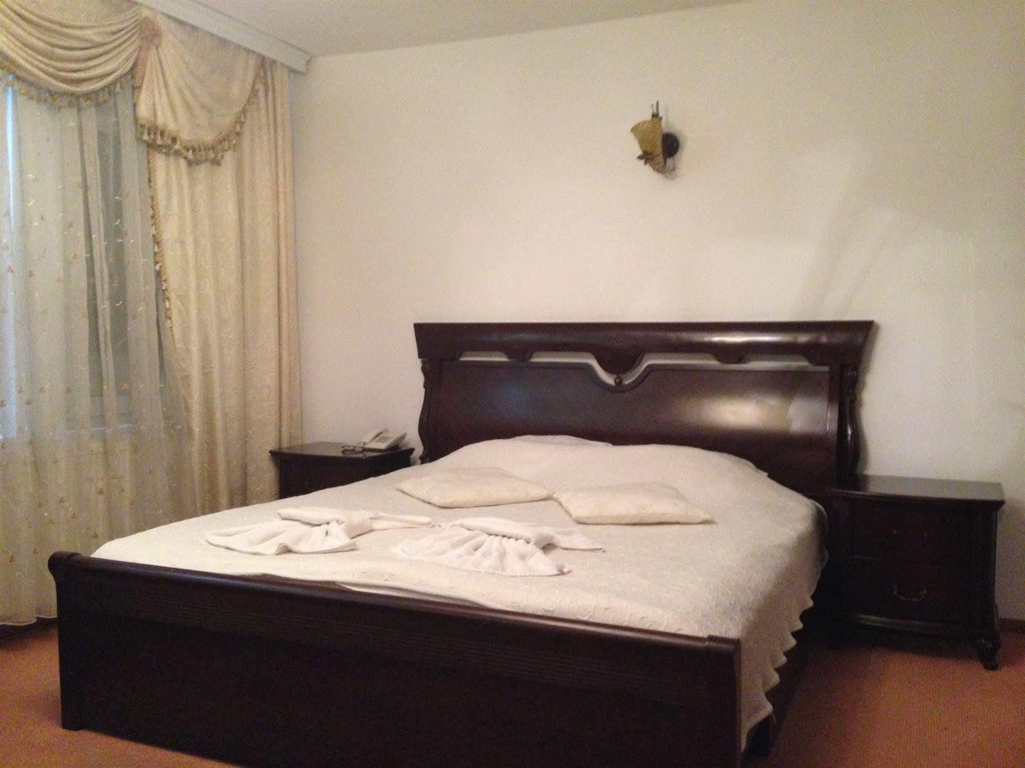 Hotel Adria Prisztina Zewnętrze zdjęcie