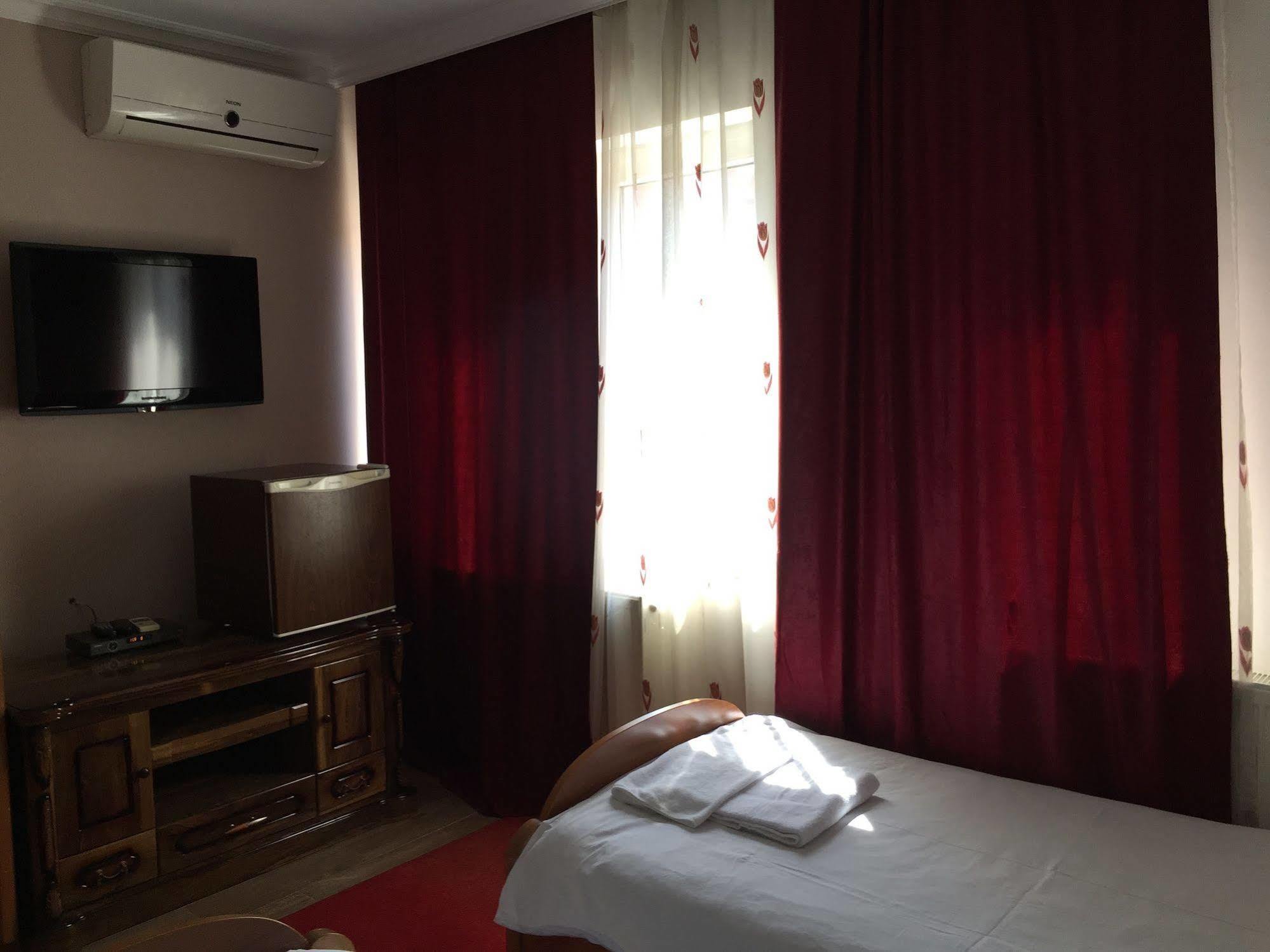 Hotel Adria Prisztina Zewnętrze zdjęcie