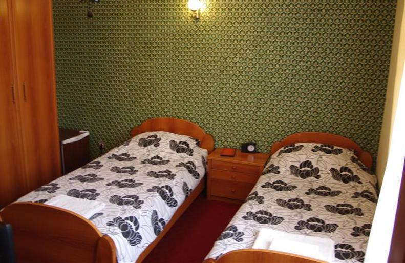 Hotel Adria Prisztina Zewnętrze zdjęcie